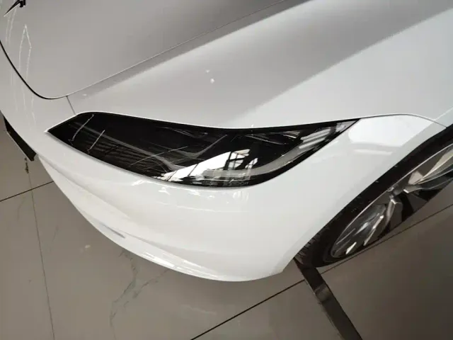 Tesla Model 3 — Фото автомобиля 23