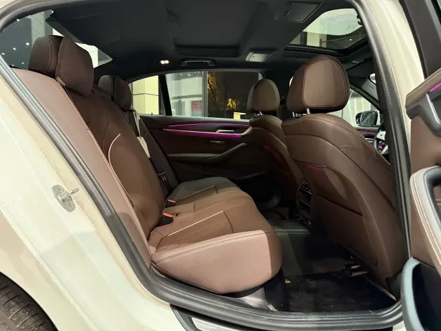 BMW 5 Series — Фото автомобиля 14