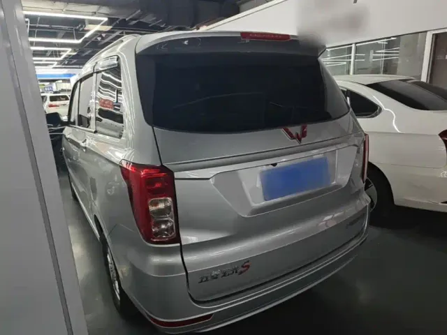 Wuling Hongguang — Фото автомобиля 4