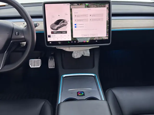 Tesla Model 3 — Фото автомобиля 8