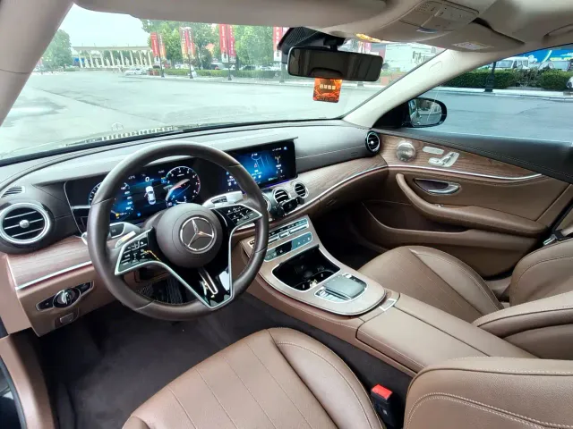 Mercedes-Benz E-Class — Фото автомобиля 16