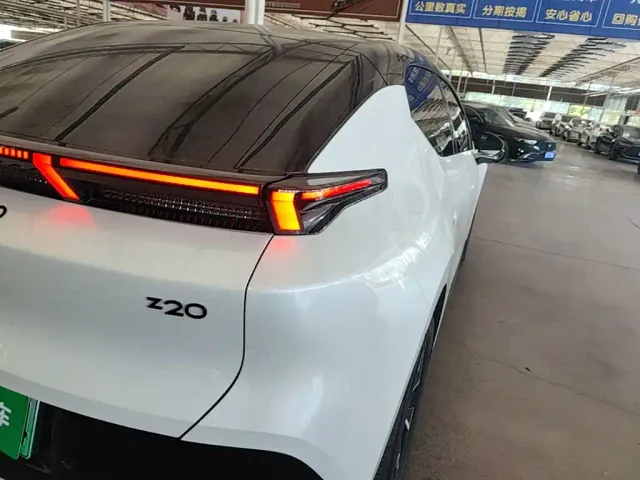 Lynk & Co Z20 — Фото автомобиля 7