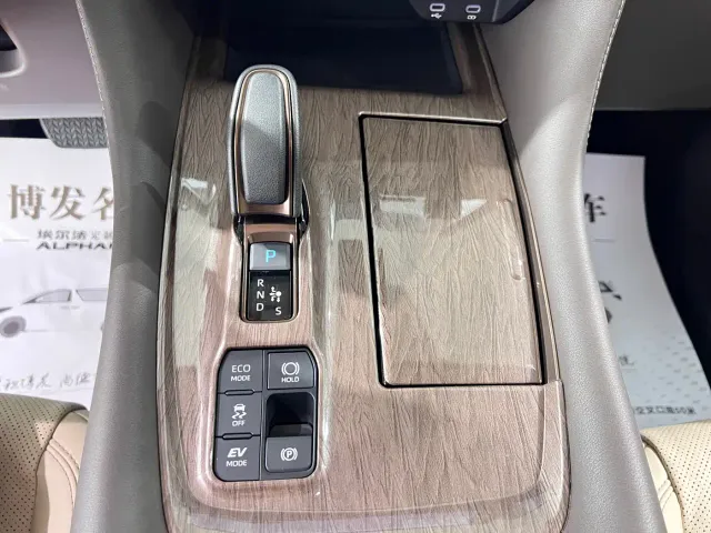Toyota Vellfire — Фото автомобиля 22
