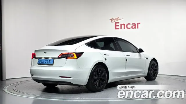 Tesla Model 3 — Фото автомобиля 2