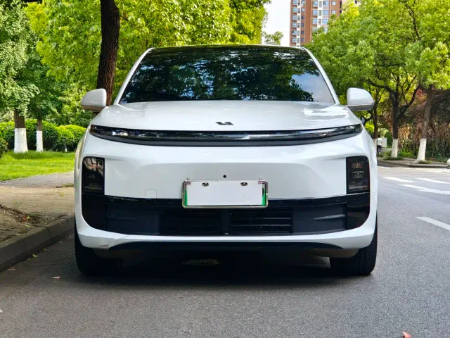 Li Auto L6 — Фото автомобиля 2