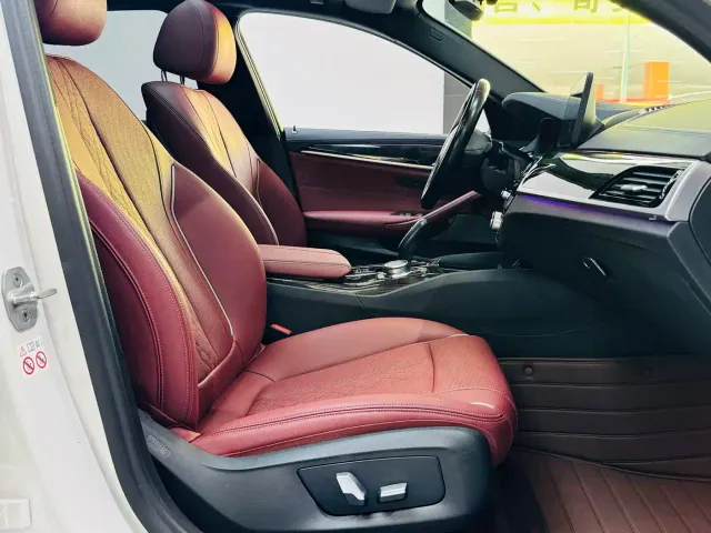 BMW 5 Series — Фото автомобиля 12