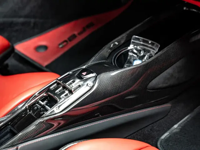 Ferrari SF90 — Фото автомобиля 15