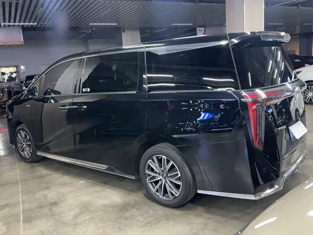 GAC Trumpchi M8 — Фото автомобиля 13