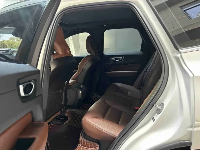 Volvo Volvo XC60 2024 B5 AWD Zhiyi Luxury Edition — Фото автомобиля 5
