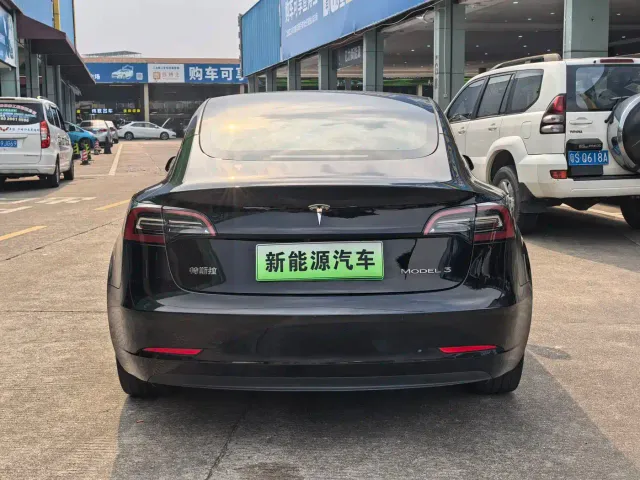 Tesla Model 3 — Фото автомобиля 13