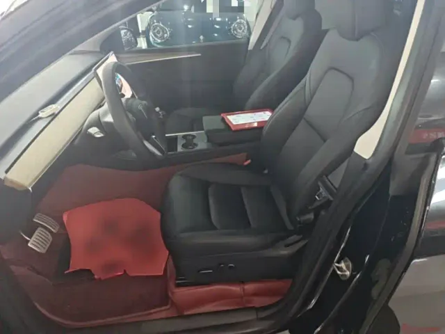Tesla Model Y — Фото автомобиля 14