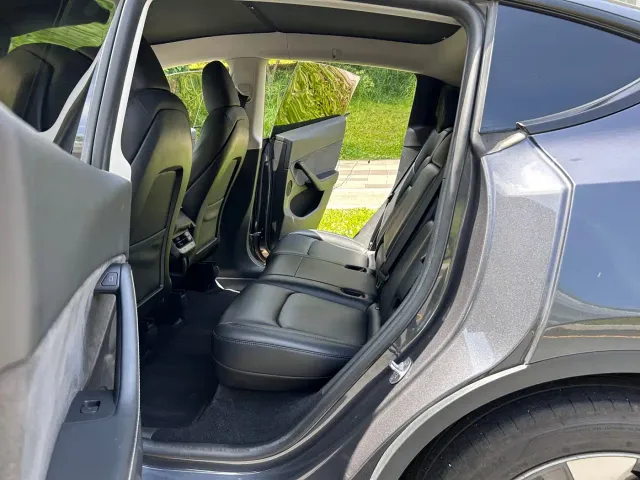 Tesla Model Y — Фото автомобиля 10