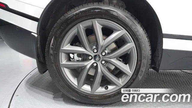 Land Rover Range Rover Velar Range Rover Velar 2.0 P250 Dynamic SE — Фото автомобиля 4
