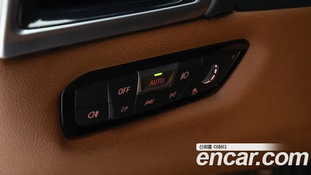 BMW 8 Series G15 — Фото автомобиля 14