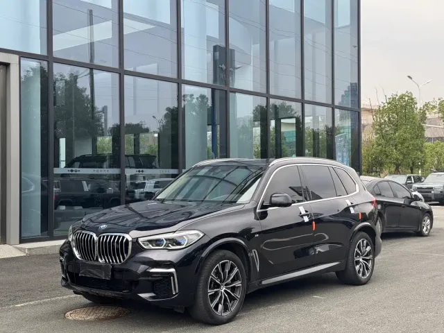 Фотография автомобиля — BMW X5