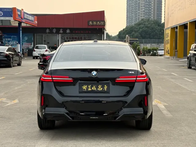 BMW 5 Series — Фото автомобиля 19
