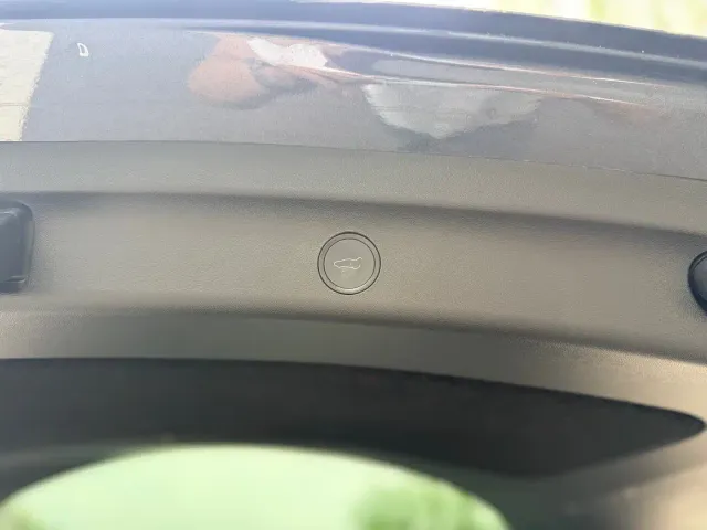 Tesla Model Y — Фото автомобиля 15