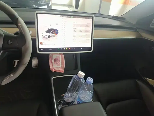Tesla Model 3 — Фото автомобиля 9