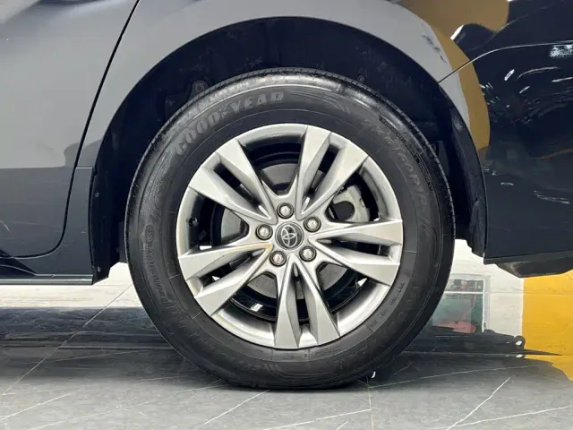 Toyota Sienna — Фото автомобиля 23