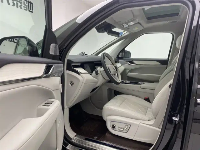 Volvo EM90 — Фото автомобиля 17