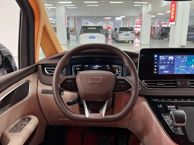 Bestune Besturn M9 — Фото автомобиля 9