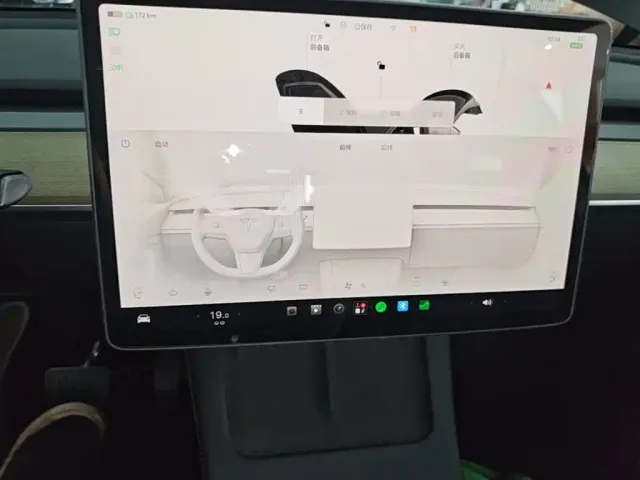Tesla Model Y — Фото автомобиля 12