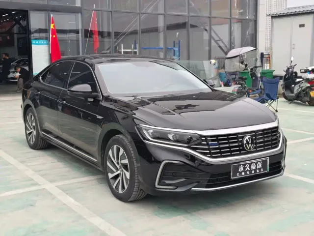 Volkswagen Passat — Фото автомобиля 3