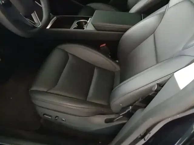 Tesla Model Y — Фото автомобиля 14