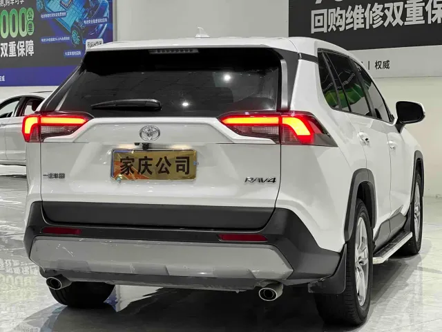Toyota RAV4 — Фото автомобиля 6