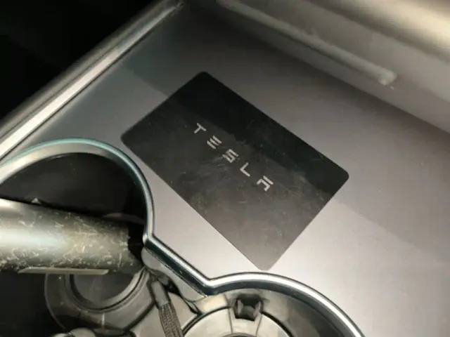 Tesla Model Y — Фото автомобиля 8