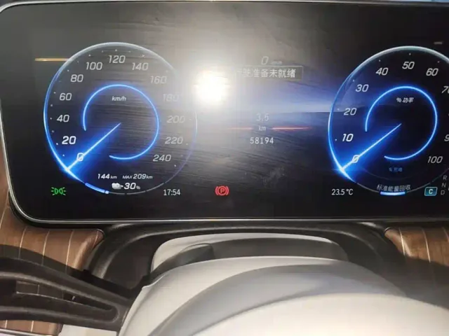 Mercedes-Benz EQE SUV — Фото автомобиля 16