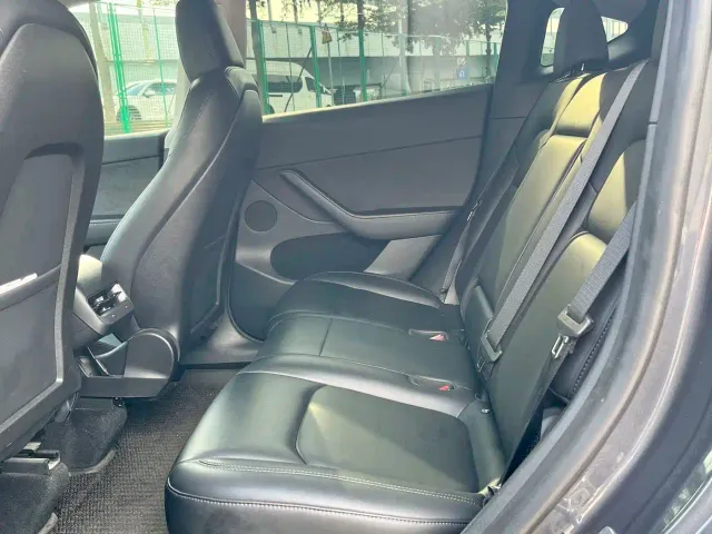 Tesla Model Y — Фото автомобиля 10