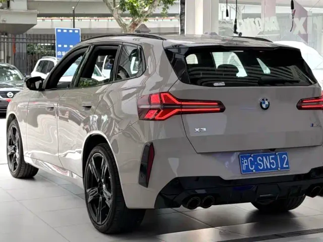 BMW X3 M50 — Фото автомобиля 3