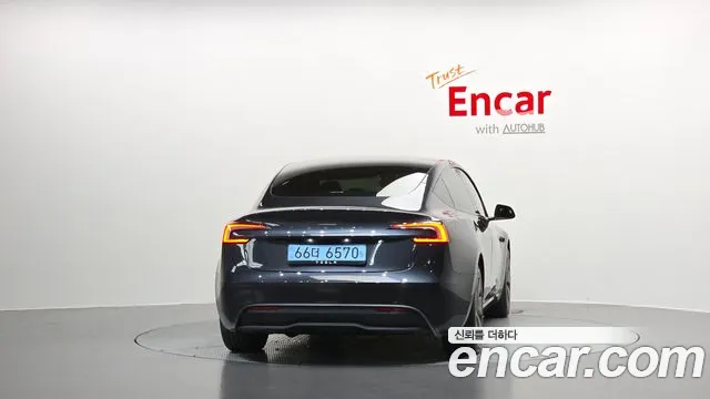 Tesla Model 3 — Фото автомобиля 4