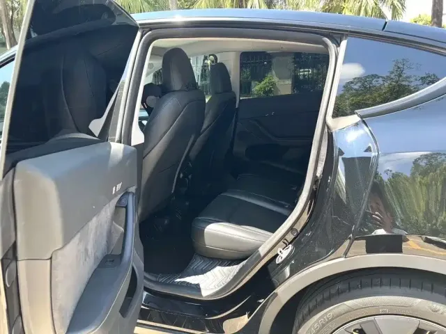 Tesla Model Y 2024 Long Range AWD — Фото автомобиля 6