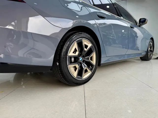 BMW 5 Series — Фото автомобиля 21