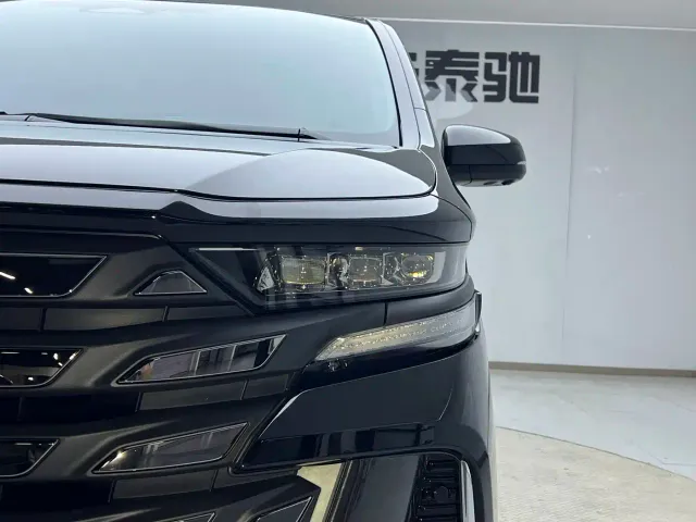 Toyota Vellfire — Фото автомобиля 10