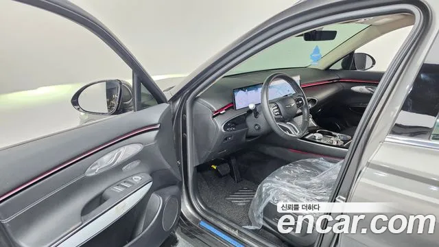 Genesis GV70 — Фото автомобиля 15