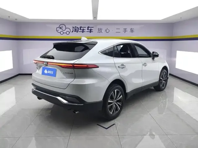 Toyota Harrier — Фото автомобиля 3