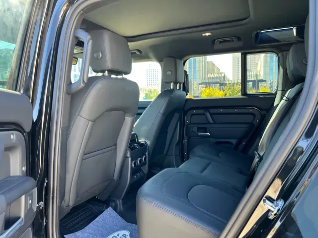 Land Rover Defender — Фото автомобиля 5