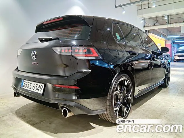 Volkswagen Golf Generation 8 — Фото автомобиля 2