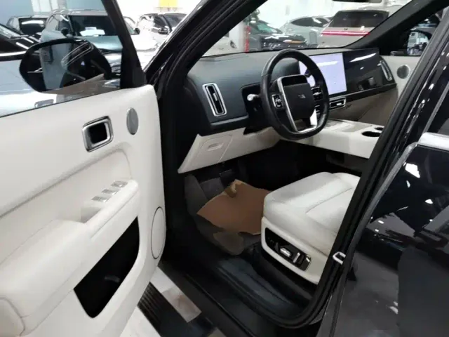 Li Auto L9 — Фото автомобиля 15