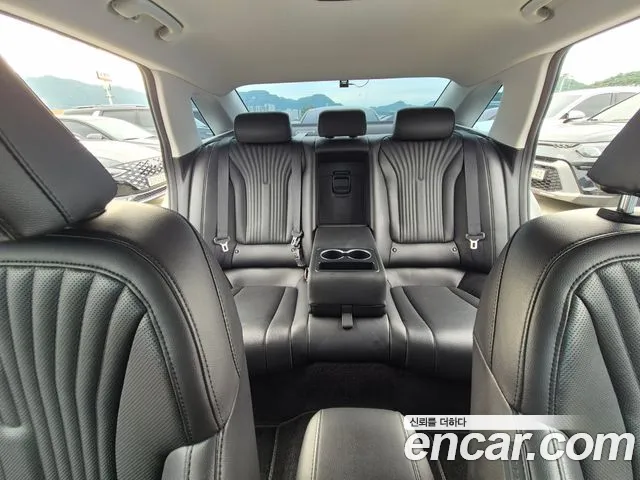 Hyundai Grandeur Grandeur (GN7) 2.5 Бензин 2WD — Фото автомобиля 15