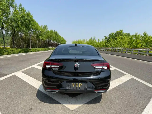 Buick Regal — Фото автомобиля 8