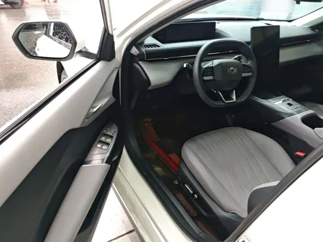Changan Qiyuan A05 — Фото автомобиля 15