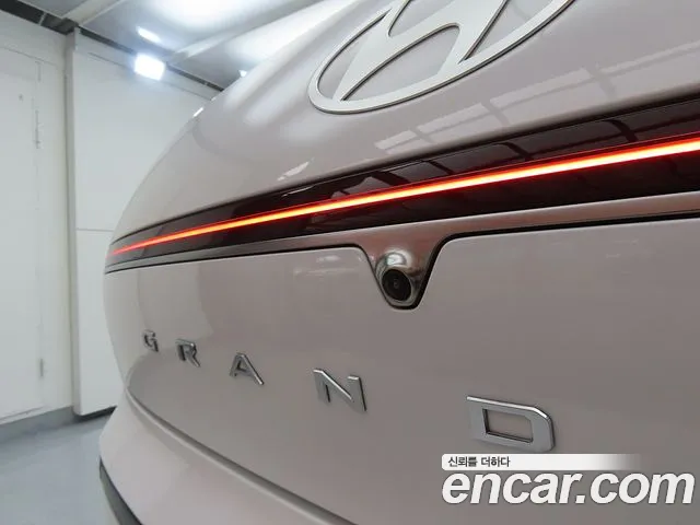 Hyundai Grandeur Grandeur (GN7) 3.5 Бензин 2WD — Фото автомобиля 15