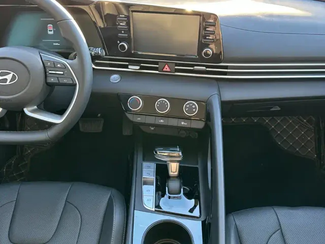 Hyundai Elantra — Фото автомобиля 19