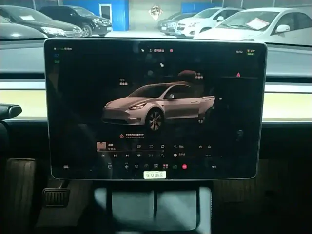 Tesla Model Y — Фото автомобиля 12