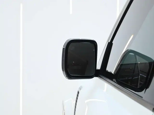 Land Rover Defender — Фото автомобиля 15