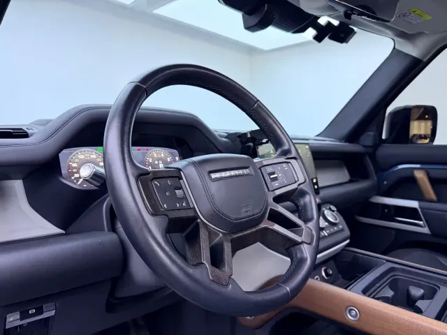 Land Rover Defender — Фото автомобиля 8